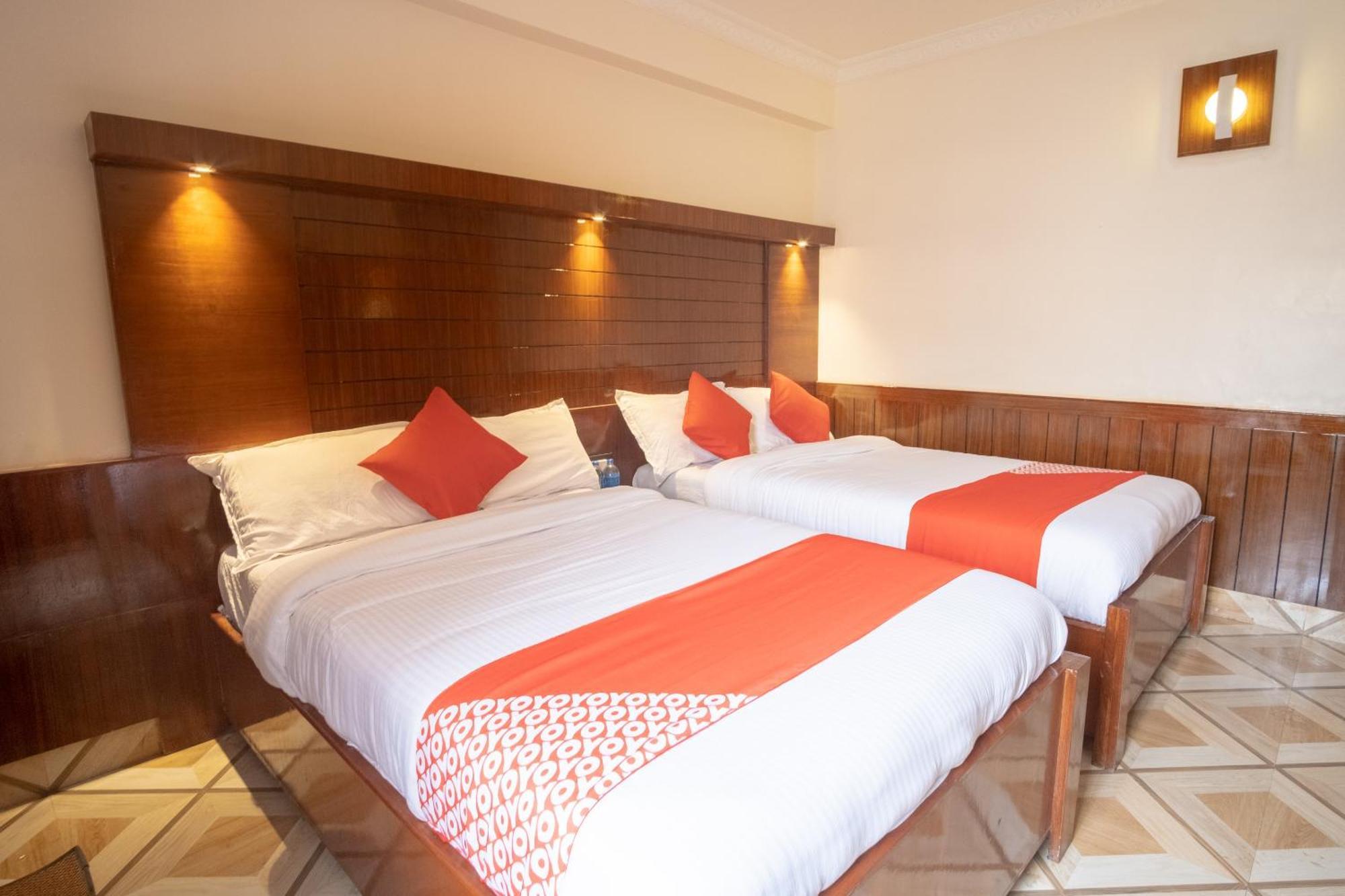 Oyo 304 Hotel Manama Balaju Exteriör bild