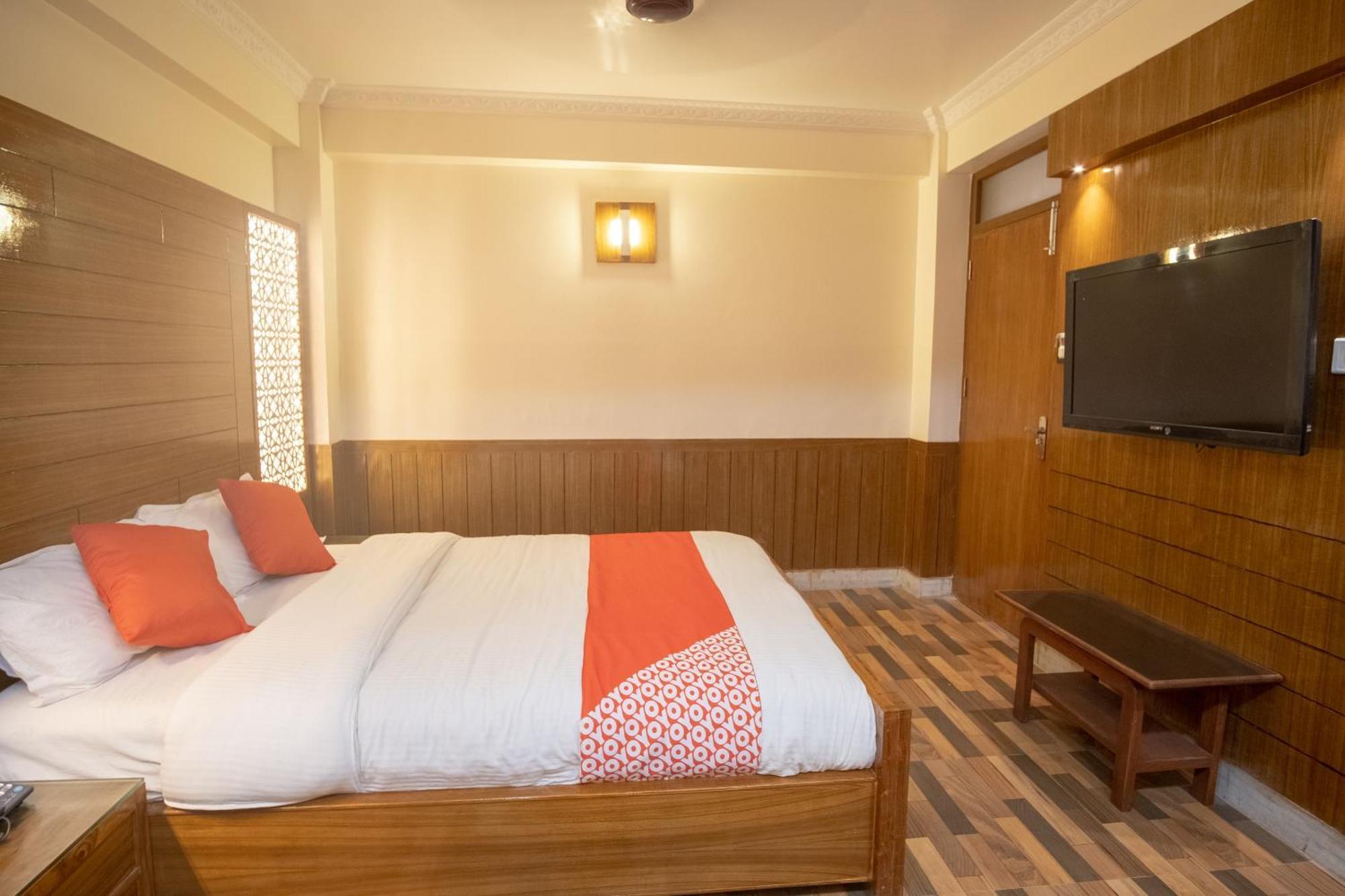Oyo 304 Hotel Manama Balaju Exteriör bild