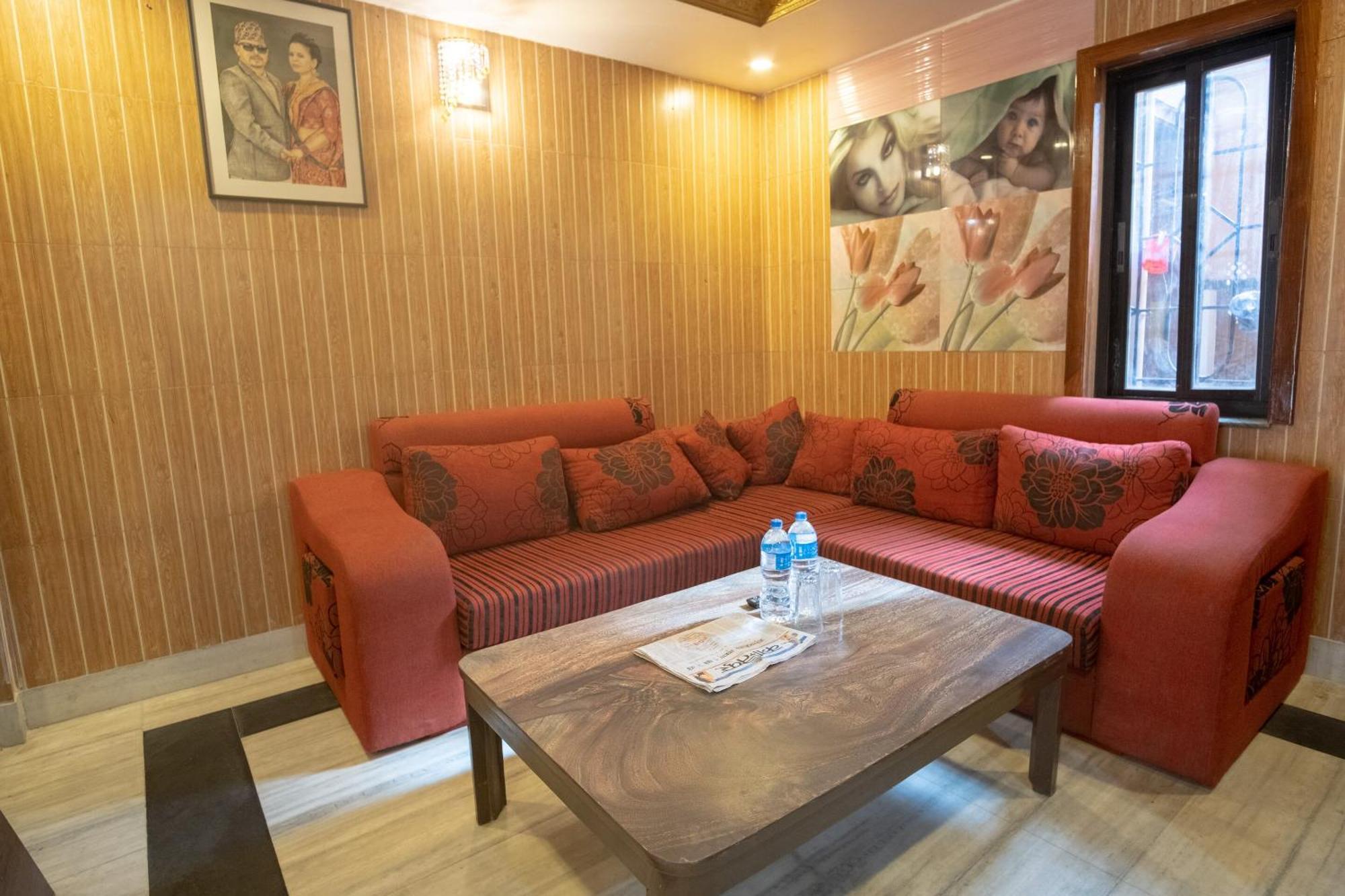 Oyo 304 Hotel Manama Balaju Exteriör bild