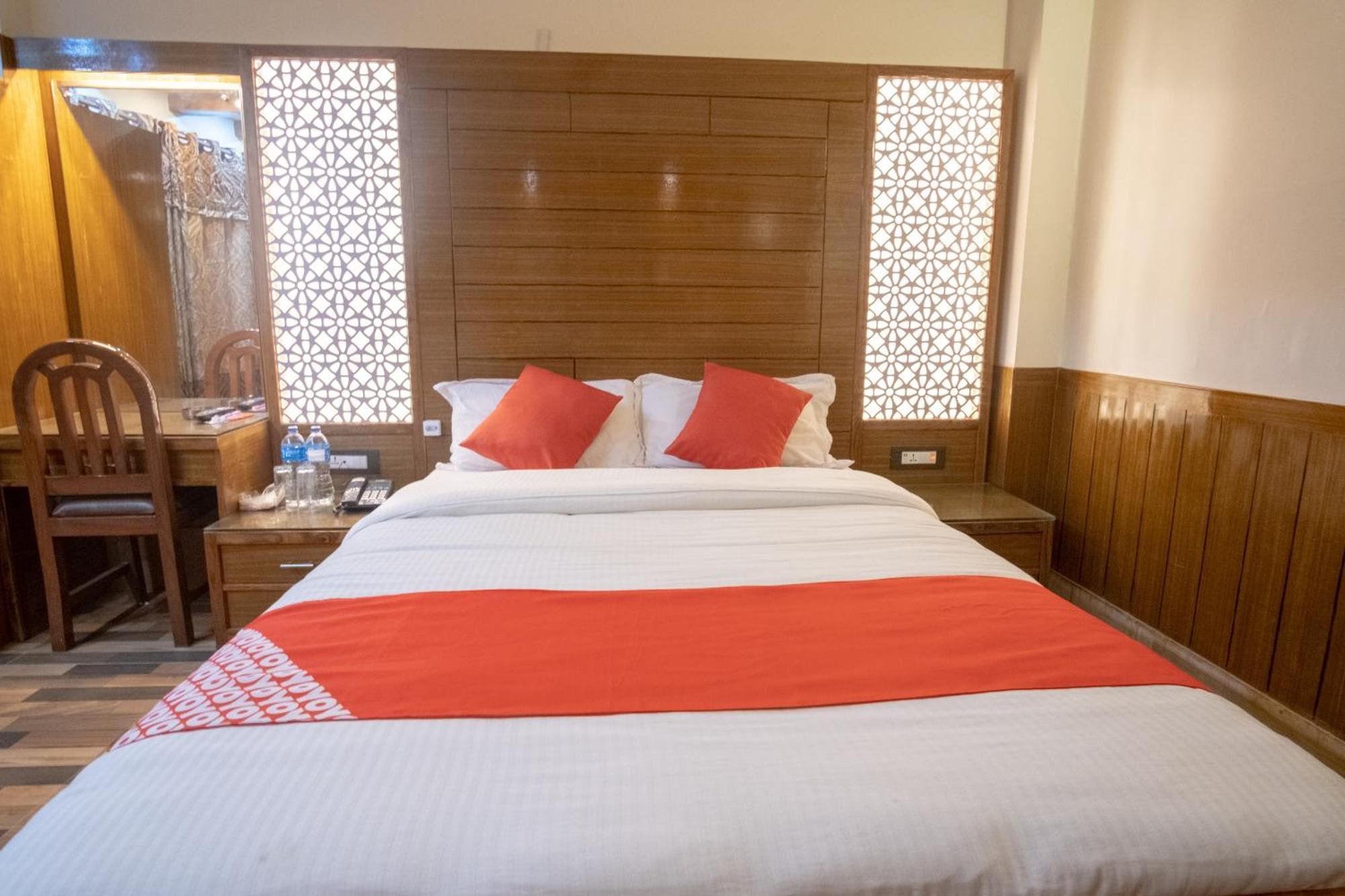 Oyo 304 Hotel Manama Balaju Exteriör bild
