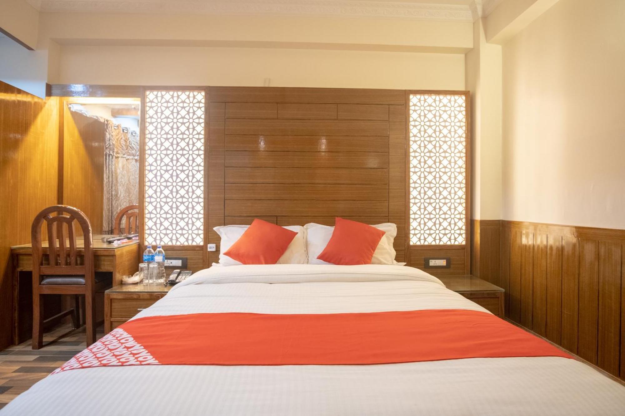 Oyo 304 Hotel Manama Balaju Exteriör bild